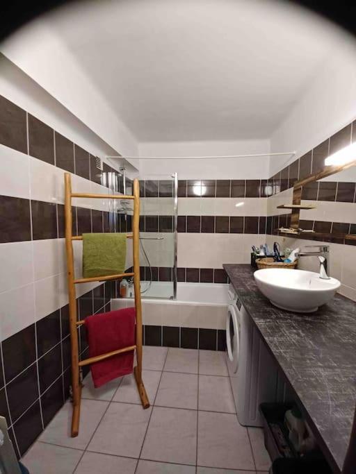 Grand T2 Esprit Loft Coeur De Ville Sete Bagian luar foto